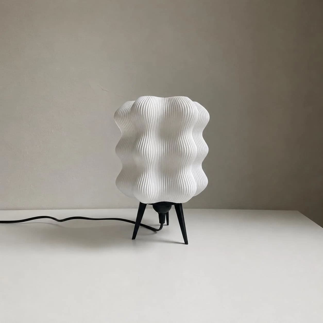 Ribbed Wavy Modern Table Lamp thumbnail 4